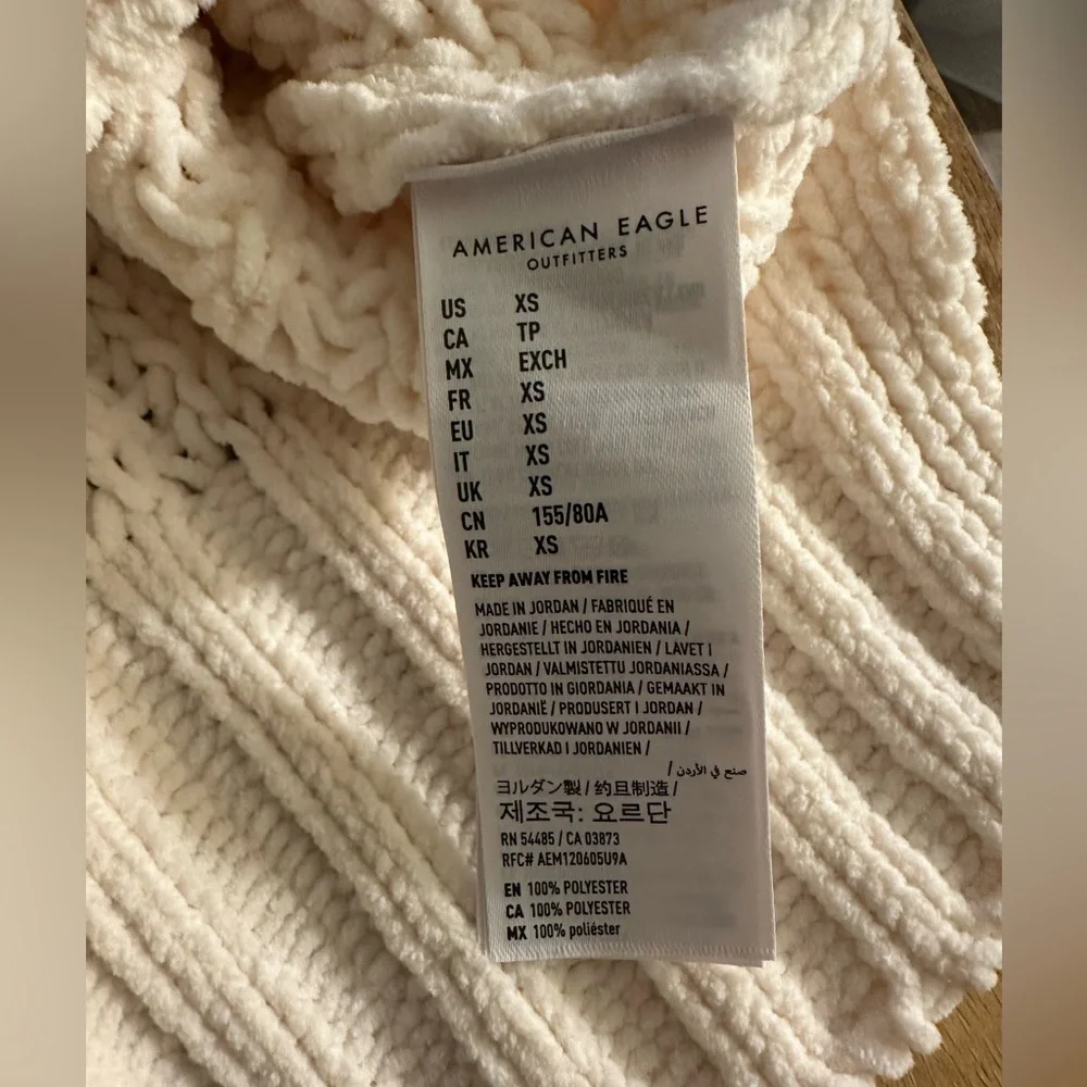 NWT American Eagle Women's Slouchy Snowsoft‎ Sweater- very oversized- size xs